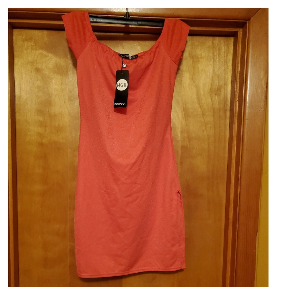FITTED DRESS W/ SLIT IN LEFT LEG